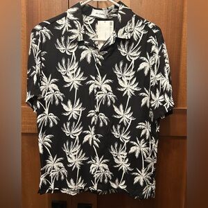 Kino button down size small